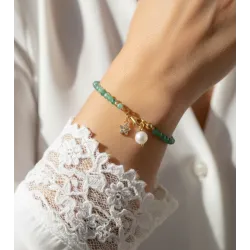 Minimal Zümrüt Taşı Bileklik | İnci ve Çiçek Charm Detaylı | Çelik Kapamalı Doğal Taş Bileklik